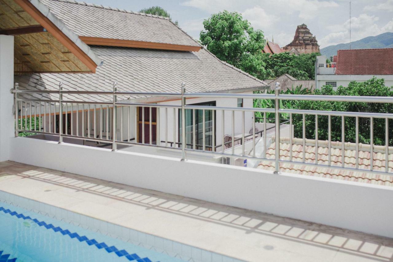 Mammoth Art Studio Pool Villa In Old City Chiang Mai Exterior photo